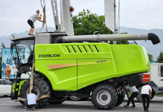 Zoomlion Combine Harvester 15kg/S Feeding TF150 Combined Harvester Rice Wheat Corn Bean Harvester
