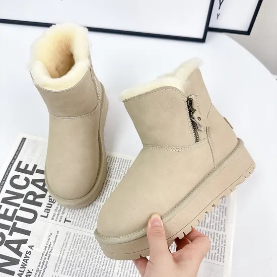 Luxury Women′s Sheepskin Winter Boots