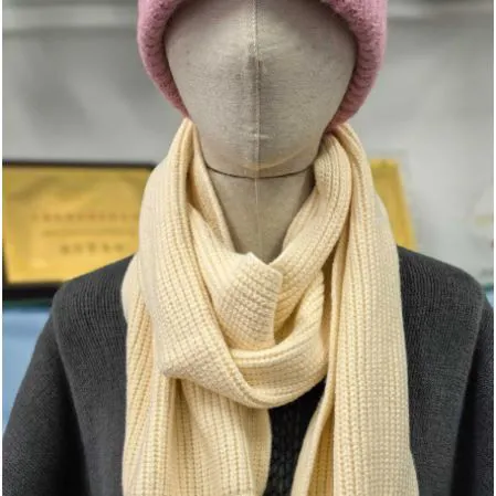 Stylish and High Class, Warm and Comfortable Knitted Scarf